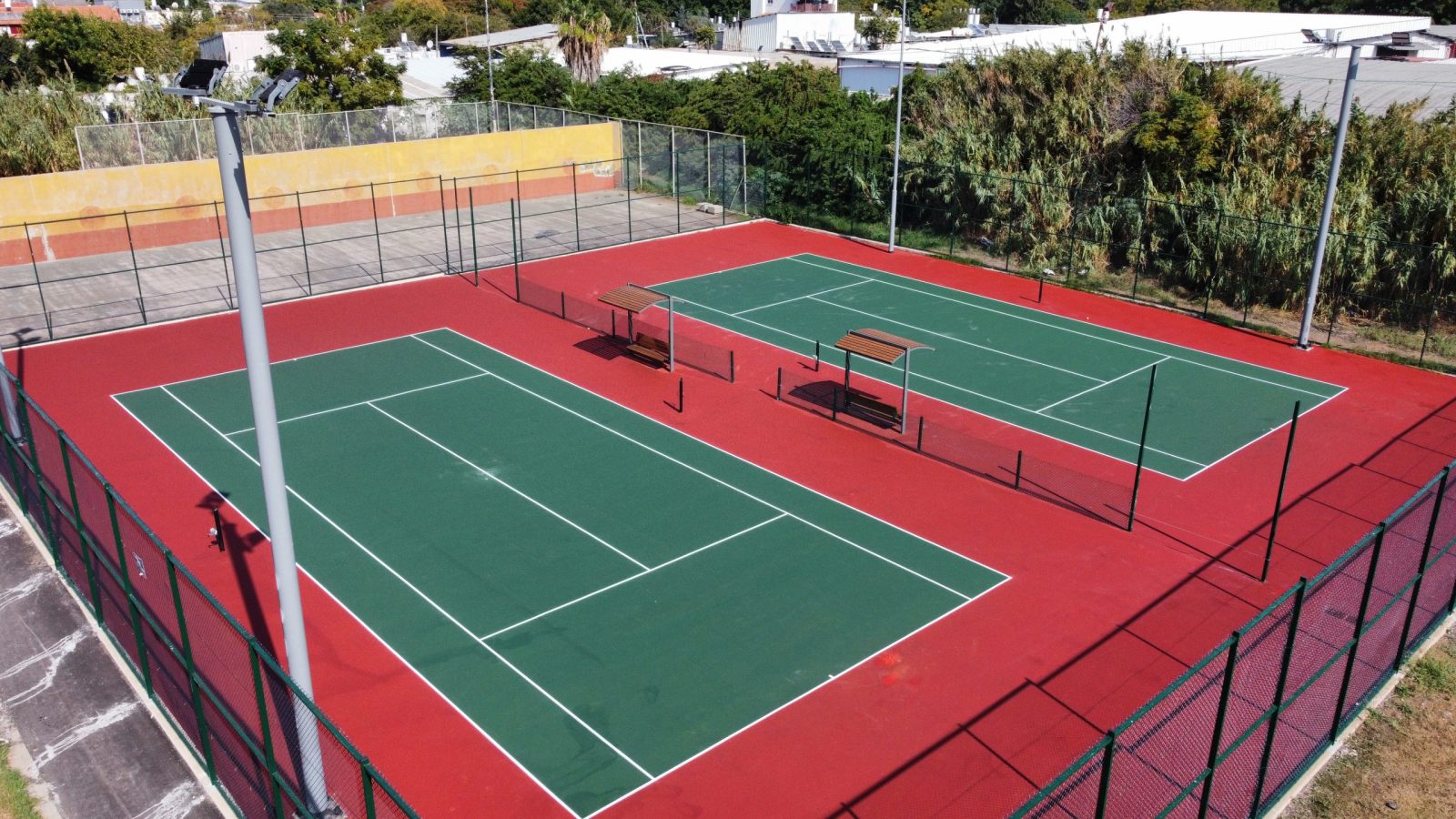 הקמת מגרש טניס