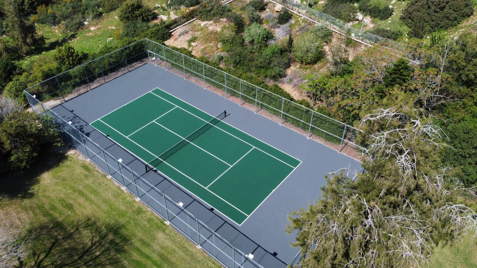 מגרש  טניס ביתי